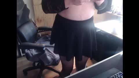 Snapshot of watchmehnnng chatting on October 22, 2025, 3:23 pm Nicki Rogers online show from October 22, 2025, 3:23 pm