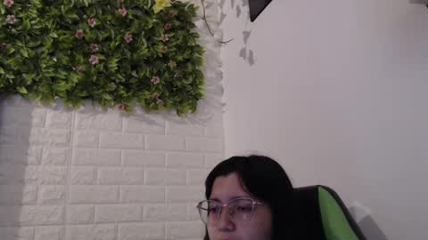 Trixie 3 online show from February 17, 2025, 1:32 pm