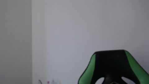 Snapshot of we_n_you chatting on April 7, 2026, 2:17 pm Trixie 3 online show from April 7, 2026, 2:17 pm