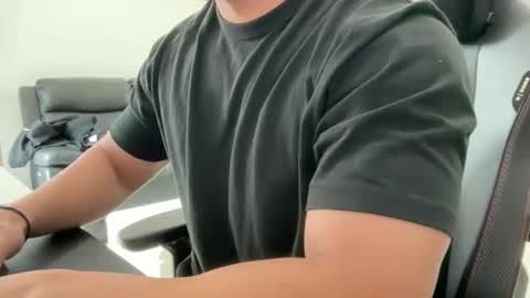 Snapshot of weaponx1 chatting on October 28, 2025, 12:25 am Weapon X online show from October 28, 2025, 12:25 am