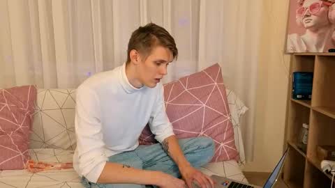 webcamtrain online show from September 18, 2025, 3:47 pm