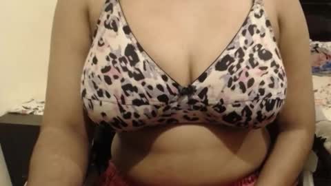 mina online show from February 11, 2026, 9:58 am