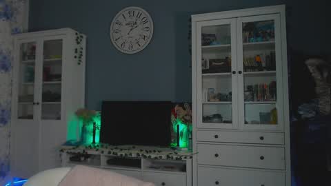 Snapshot of weed_princesss chatting on January 23, 2025, 3:11 pm  moon  online show from January 23, 2025, 3:11 pm