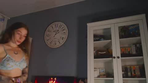 Snapshot of weed_princesss chatting on February 11, 2025, 3:18 pm  moon  online show from February 11, 2025, 3:18 pm