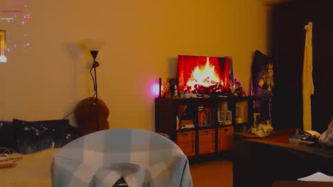 Snapshot of weed_princesss chatting on October 31, 2025, 9:05 pm  moon  online show from October 31, 2025, 9:05 pm