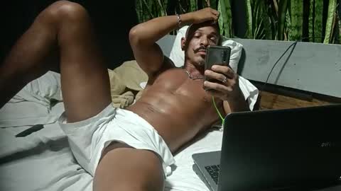 Snapshot of wellcrz chatting on October 18, 2025, 10:21 pm wellcrz online show from October 18, 2025, 10:21 pm