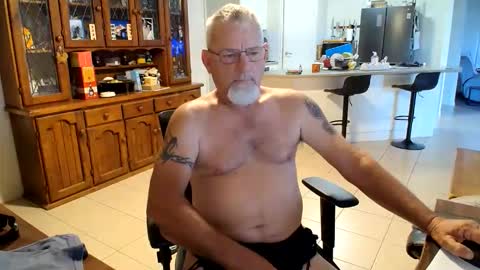Wellhelloo online show from May 3, 2026, 12:16 am