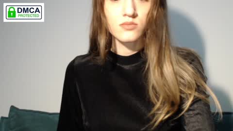 Milena online show from December 8, 2024, 7:32 pm
