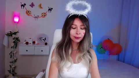 Wendi Foster online show from October 31, 2025, 7:59 pm