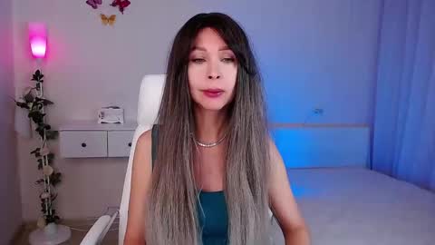 Wendi Foster online show from November 11, 2025, 6:41 pm