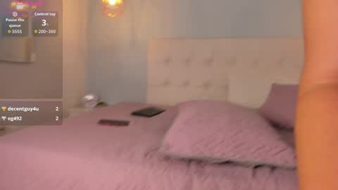 Snapshot of wendolyn_orange69_ chatting on October 2, 2025, 2:35 pm Wendolyn online show from October 2, 2025, 2:35 pm