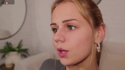 Snapshot of wendy__doll chatting on September 22, 2025, 9:17 pm Im Wendy online show from September 22, 2025, 9:17 pm