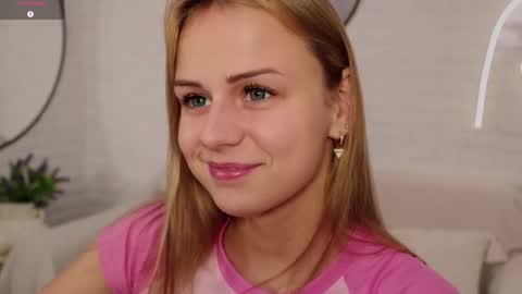 Snapshot of wendy__doll chatting on October 16, 2025, 9:27 pm Im Wendy online show from October 16, 2025, 9:27 pm