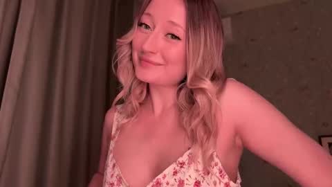 Snapshot of wendy_amber chatting on October 1, 2025, 5:19 pm Daisy    online show from October 1, 2025, 5:19 pm