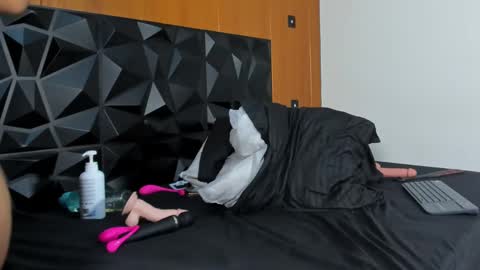 Wendy Marshall  online show from January 5, 2025, 1:35 am