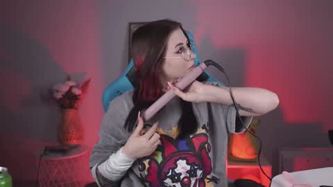 little girl who is always rightLisa online show from December 27, 2024, 2:36 am