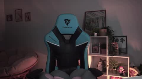 little girl who is always rightLisa online show from February 26, 2025, 2:15 am