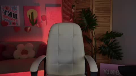 little girl who is always rightLisa online show from May 12, 2026, 1:14 am