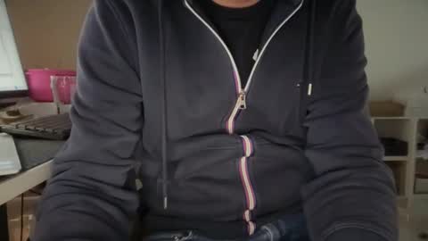 wet_adidasboy online show from November 28, 2025, 7:44 am