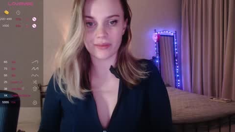 Lana online show from January 22, 2025, 7:45 pm