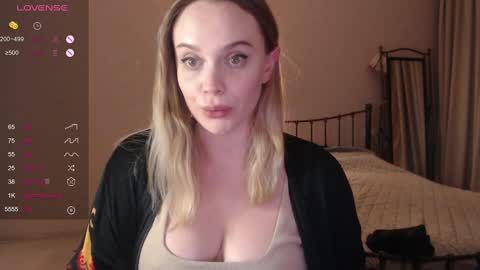 Lana online show from March 11, 2025, 4:29 pm