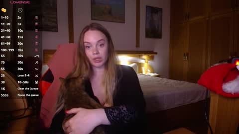 Lana online show from May 5, 2026, 8:39 pm