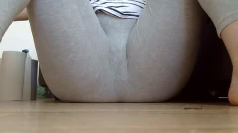 wet_pants2022 online show from September 15, 2025, 6:46 am