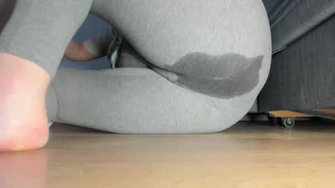 wet_pants2022 online show from May 9, 2026, 9:31 pm