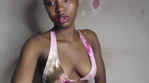 Snapshot of wet_pussy200 chatting on April 26, 2026, 8:01 am Bella online show from April 26, 2026, 8:01 am