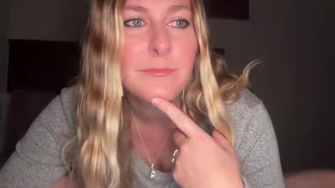 Snapshot of wet_scarlett72 chatting on October 29, 2025, 12:35 am Scarlett online show from October 29, 2025, 12:35 am