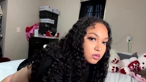 Snapshot of wetcreamerr chatting on December 31, 2024, 9:17 pm SheSquirts online show from December 31, 2024, 9:17 pm