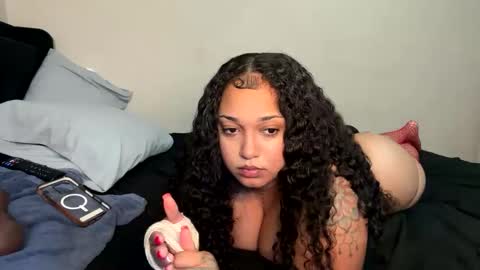 Snapshot of wetcreamerr chatting on April 21, 2026, 9:06 pm SheSquirts online show from April 21, 2026, 9:06 pm