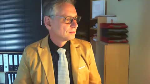 Snapshot of wetsuitedman chatting on February 19, 2025, 2:44 pm Franz online show from February 19, 2025, 2:44 pm