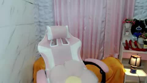 wettie_varsha online show from November 28, 2025, 6:32 pm