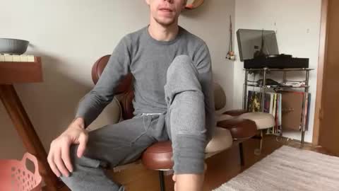 Snapshot of whatthefoot chatting on December 18, 2025, 9:21 pm whatthefoot online show from December 18, 2025, 9:21 pm