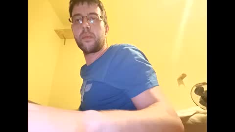 Snapshot of whatwouldyouliketosee chatting on March 2, 2025, 12:31 am stoffy online show from March 2, 2025, 12:31 am