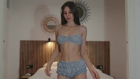 Snapshot of whisper_of_love chatting on May 21, 2026, 8:49 pm Naomi online show from May 21, 2026, 8:49 pm