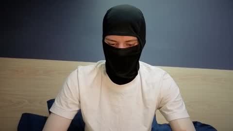 whispero_o online show from December 3, 2025, 5:33 pm