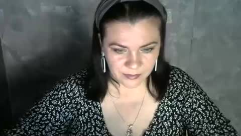 white__queen_ online show from June 23, 2026, 6:55 am