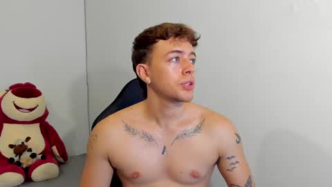 Snapshot of white_jacob chatting on December 5, 2024, 3:04 am Camilo R online show from December 5, 2024, 3:04 am
