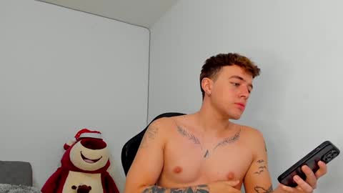 Snapshot of white_jacob chatting on December 29, 2024, 10:36 pm Camilo R online show from December 29, 2024, 10:36 pm