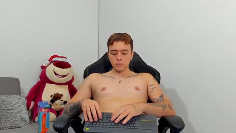 Snapshot of white_jacob chatting on January 6, 2025, 10:37 pm Camilo R online show from January 6, 2025, 10:37 pm