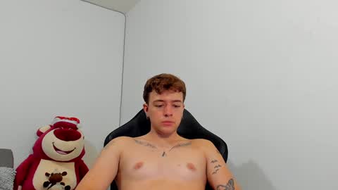 Snapshot of white_jacob chatting on January 9, 2025, 3:58 am Camilo R online show from January 9, 2025, 3:58 am