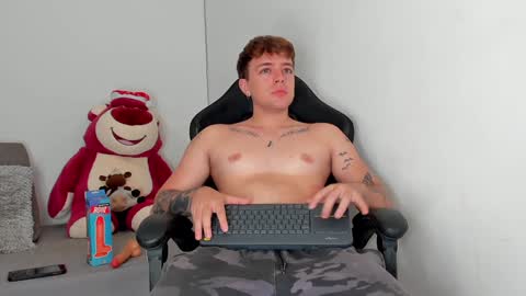 Snapshot of white_jacob chatting on January 18, 2025, 1:30 am Camilo R online show from January 18, 2025, 1:30 am