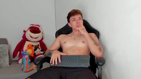 Snapshot of white_jacob chatting on January 18, 2025, 11:11 pm Camilo R online show from January 18, 2025, 11:11 pm