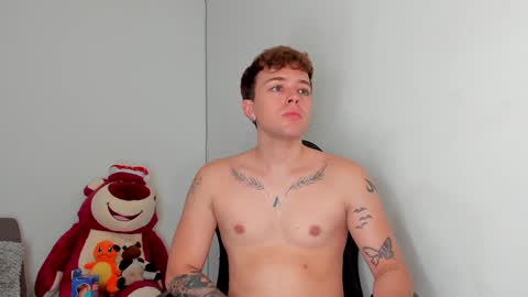 Snapshot of white_jacob chatting on January 20, 2025, 12:04 am Camilo R online show from January 20, 2025, 12:04 am