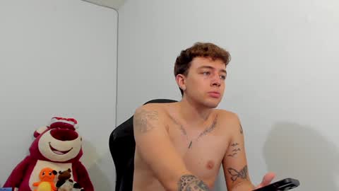 Snapshot of white_jacob chatting on January 21, 2025, 12:46 am Camilo R online show from January 21, 2025, 12:46 am