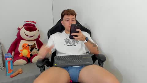 Snapshot of white_jacob chatting on January 26, 2025, 7:41 pm Camilo R online show from January 26, 2025, 7:41 pm