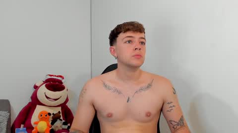 Snapshot of white_jacob chatting on February 1, 2025, 1:55 am Camilo R online show from February 1, 2025, 1:55 am