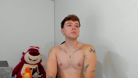 Snapshot of white_jacob chatting on February 2, 2025, 10:28 pm Camilo R online show from February 2, 2025, 10:28 pm